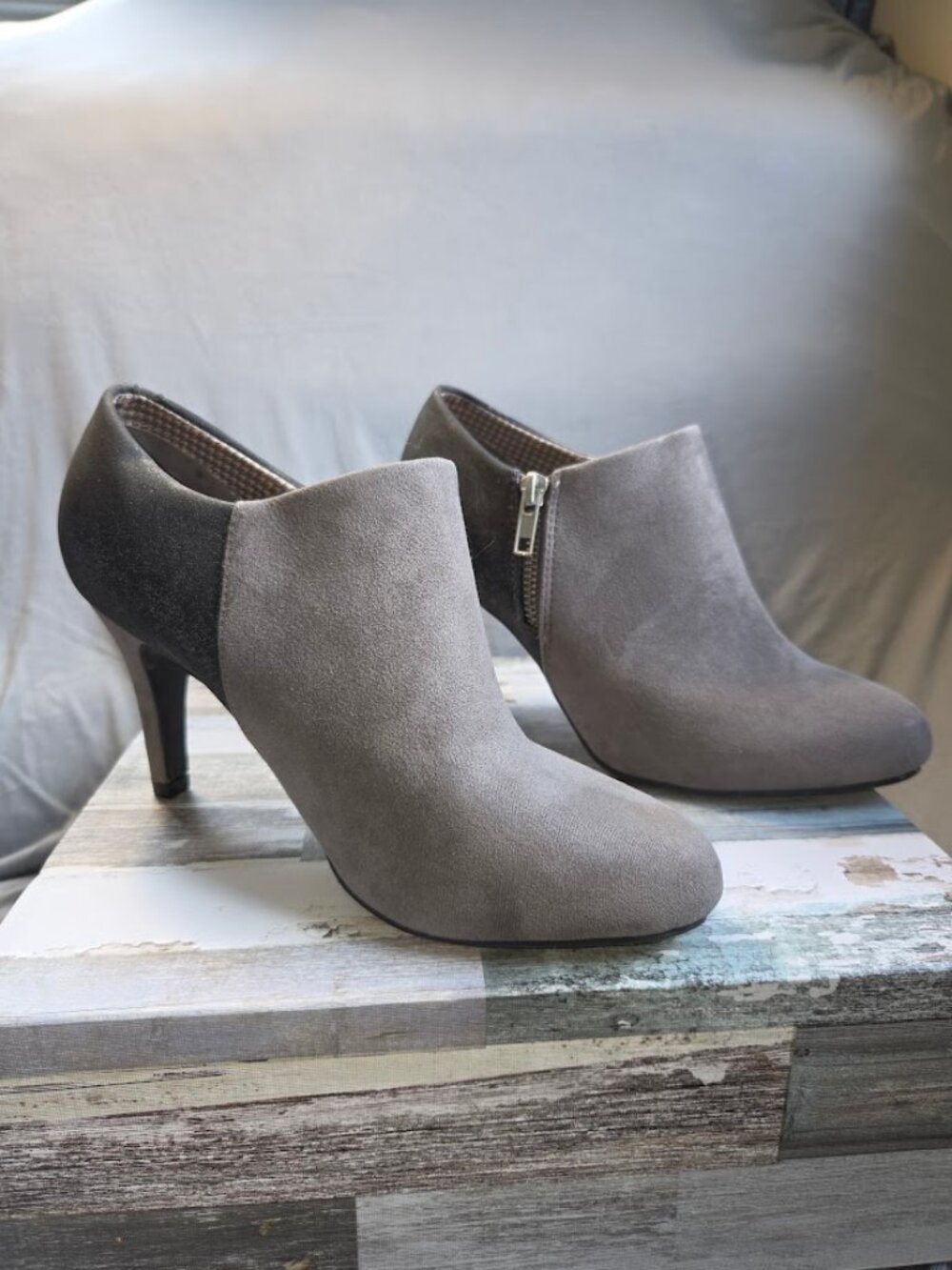 Dex Flex Comfort 2 Tone Shiny Silver & Gray Suede Pump Women 6.5W Shoes EUC